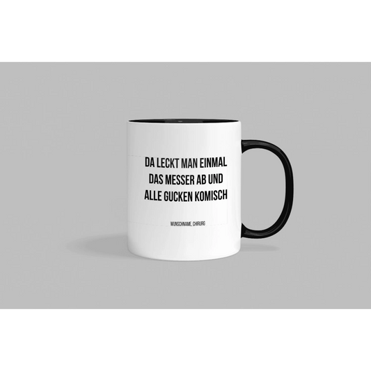 Fireandkisses fun-tasse „chirurg – da leckt man einmal das messer ab und alle gucken komisch“ - schwarzer henkel & rand