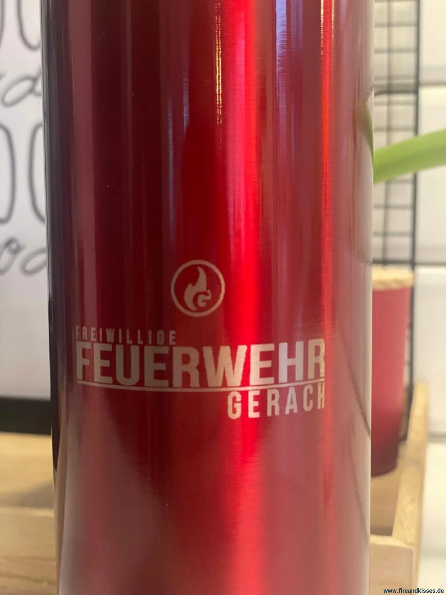 Isolierflasche ’fireandkisses’ rot mit deinem logo - ’fireandkisses’ rot deinem logo