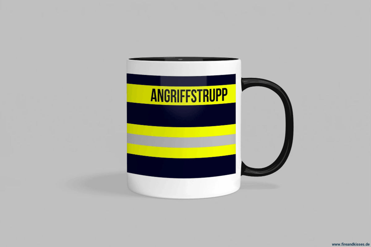 Fireandkisses feuerwehr-tasse „angriffstrupp“ - schwarzer henkel & rand - tasse angriffstrupp | keramik 0,3l