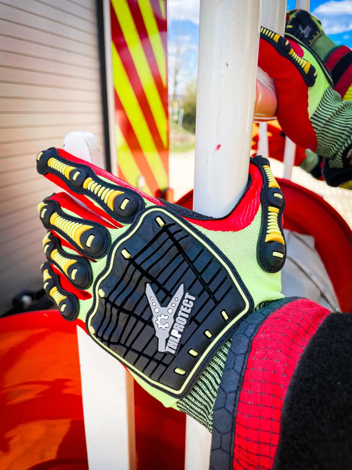 Schutz-Arbeits gloves mit verstärkten Handflächen und Fingerknöchel.